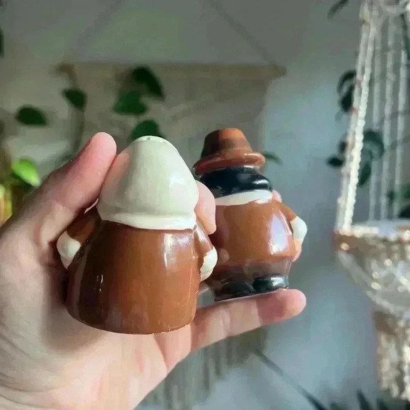 Publix 2004 The Pilgrim Pair Salt & Pepper Shakers - Thanksgiving Collectibles - Picture 8 of 8